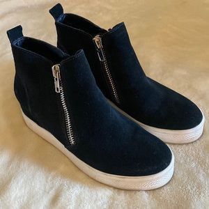 Steve Madden black nubuck wedgie size 7.5